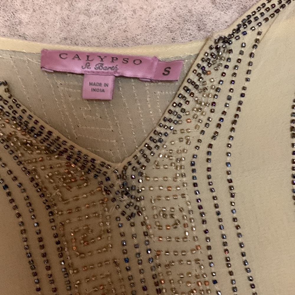 Gorgeous detailing ! Beautiful calypso top with gold ascents made in India small - Picture 3 of 5